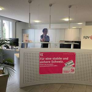 fahne bei der geschaeftsstelle sgv